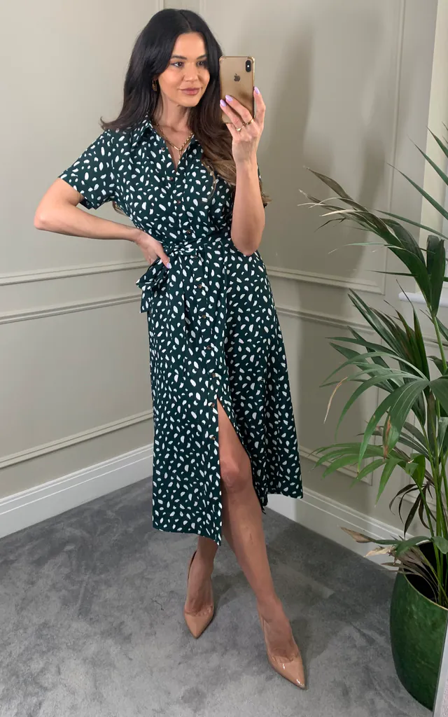 Green leopard print shirt dress with belt fastening | D.Anna | SilkFred Green leopard print shirt dress with belt fastening | D.Anna | SilkFred