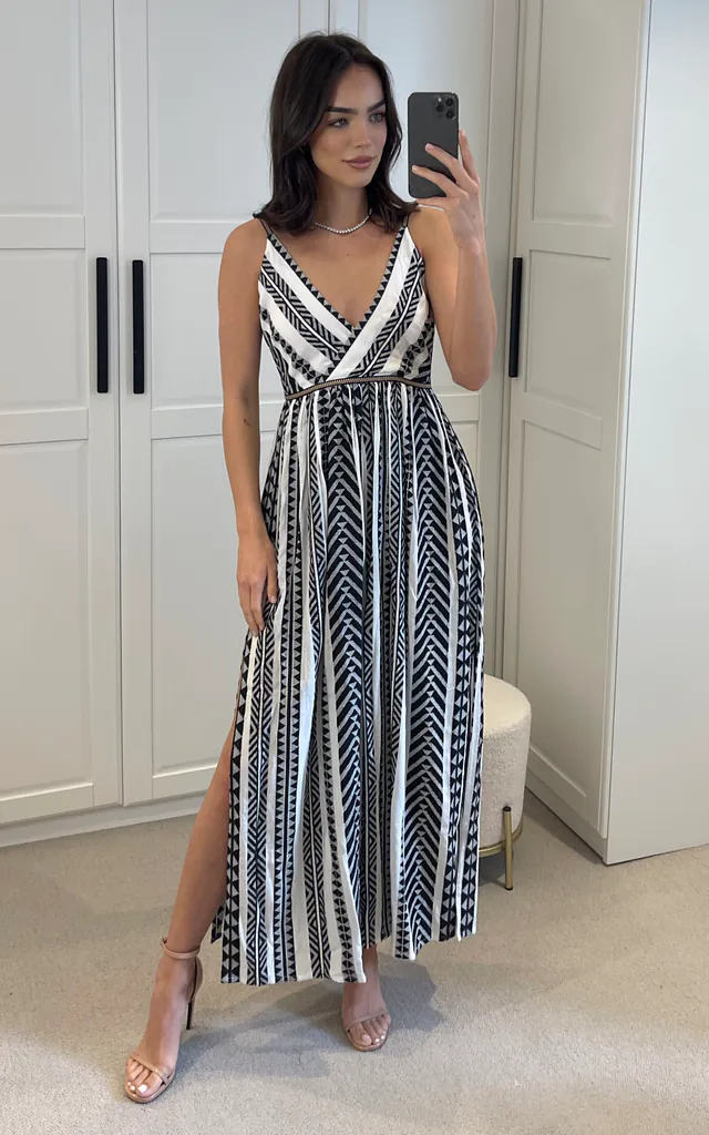 Aztec Jacquard Maxi Dress In White And Black | Liquorish | SilkFred Aztec Jacquard Maxi Dress In White And Black | Liquorish | SilkFred