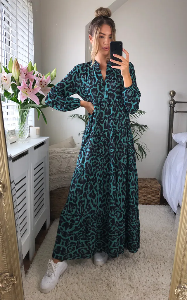 Animal Print Green Long Sleeve Tiered Maxi Dress | Gini London | SilkFred Animal Print Green Long Sleeve Tiered Maxi Dress | Gini London | SilkFred