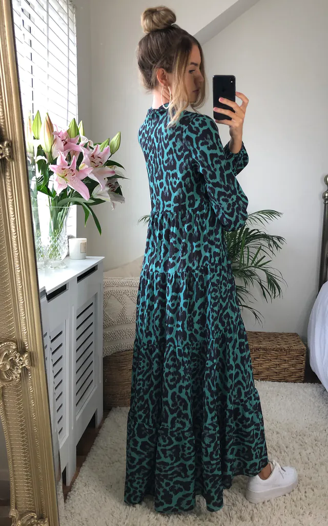 Animal Print Green Long Sleeve Tiered Maxi Dress | Gini London | SilkFred Animal Print Green Long Sleeve Tiered Maxi Dress | Gini London | SilkFred