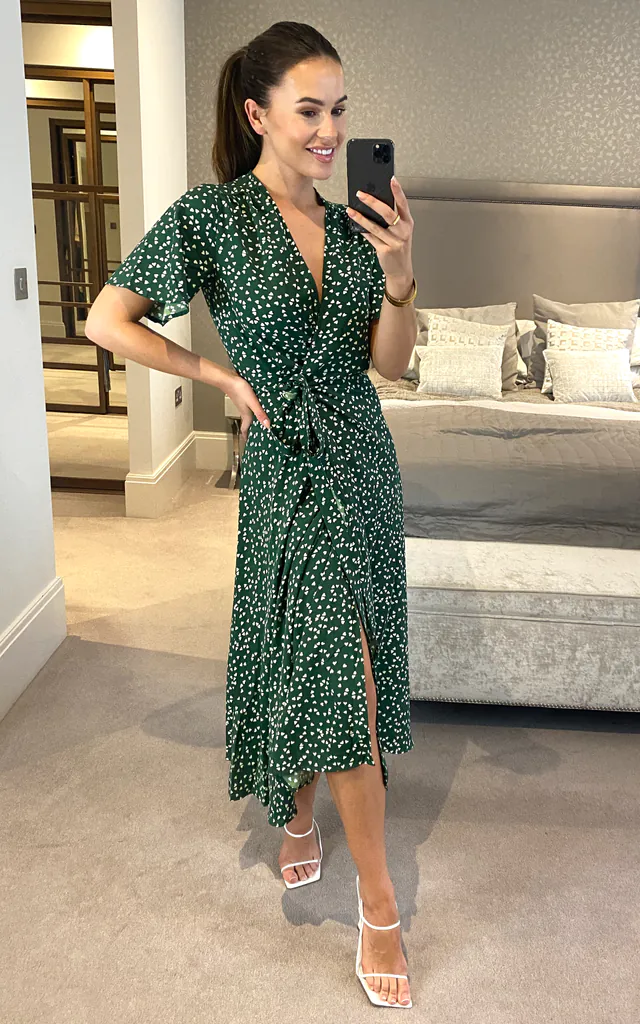 Green/white heart print short sleeve wrap dress with belt fastening | D.Anna | SilkFred Green/white heart print short sleeve wrap dress with belt fastening | D.Anna | SilkFred