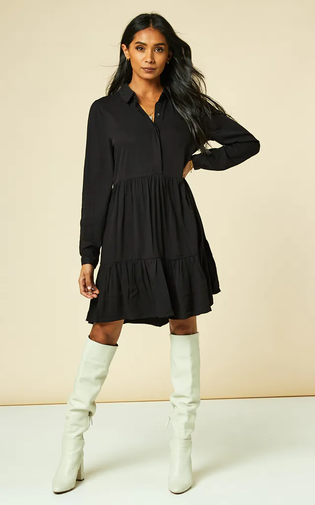Long sleeve tiered shirt dress in black | VILA | SilkFred Long sleeve tiered shirt dress in black | VILA | SilkFred