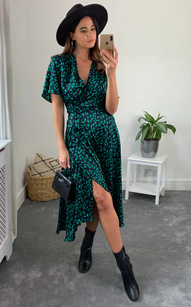 Green/navy leopard plunge neck floral print midi wrap dress | D.Anna | SilkFred Green/navy leopard plunge neck floral print midi wrap dress | D.Anna | SilkFred