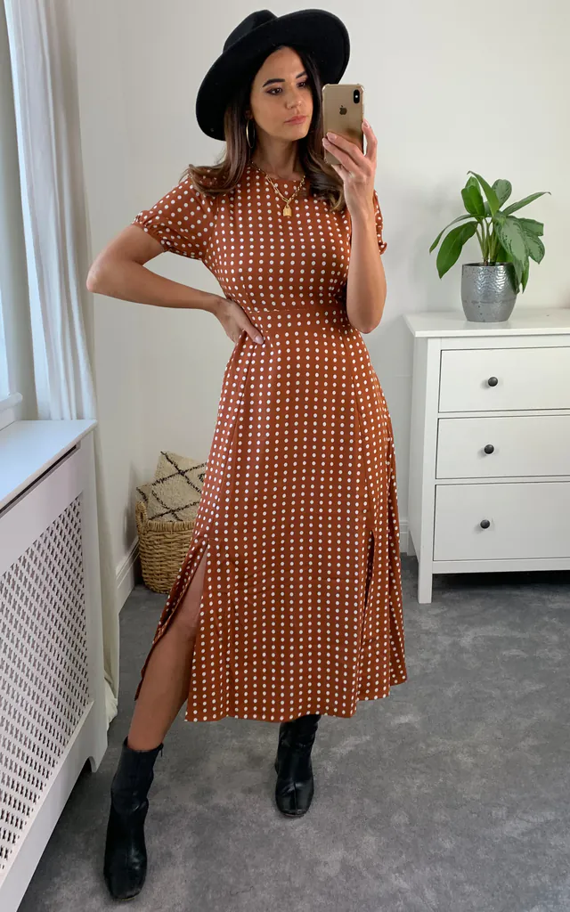 Short Sleeve Maxi Dress in Polka Dot - BROWN | Cutie London | SilkFred Short Sleeve Maxi Dress in Polka Dot - BROWN | Cutie London | SilkFred