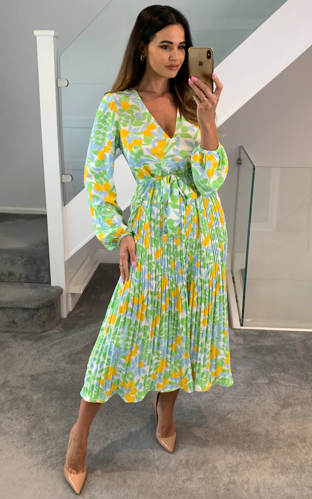 Fathomless Dress in Yellow Floral | Traffic People | SilkFred Fathomless Dress in Yellow Floral | Traffic People | SilkFred