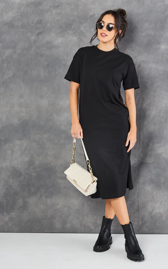 Short Sleeve Oversized Midi T-Shirt Dress in Black | VM | SilkFred Short Sleeve Oversized Midi T-Shirt Dress in Black | VM | SilkFred