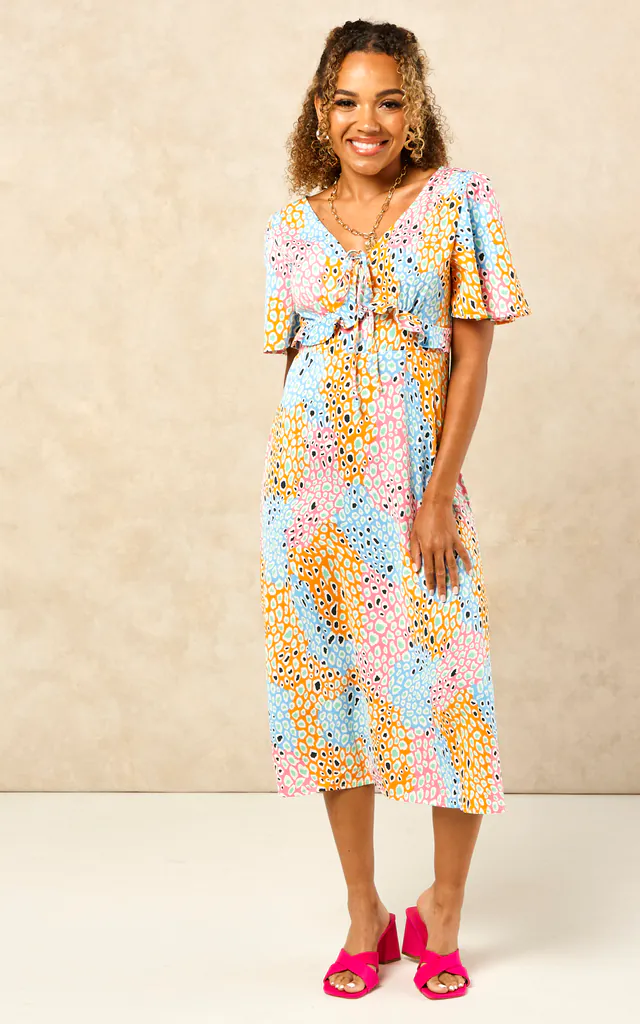 Petite V-neck maxi dress with frill detail in pink and blue leopard print | D.Anna | SilkFred Petite V-neck maxi dress with frill detail in pink and blue leopard print | D.Anna | SilkFred