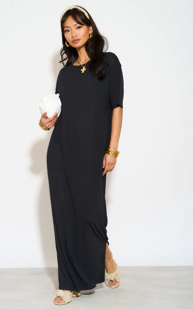 Short Sleeve Round Neck Maxi T-Shirt Dress in Black | Noisy May | SilkFred Short Sleeve Round Neck Maxi T-Shirt Dress in Black | Noisy May | SilkFred