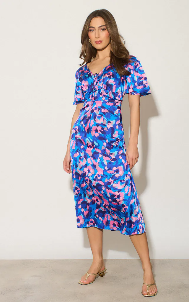 Short Sleeve V Neck Midi Dress with Frill Detail in Blue Leopard Print | D.Anna | SilkFred Short Sleeve V Neck Midi Dress with Frill Detail in Blue Leopard Print | D.Anna | SilkFred