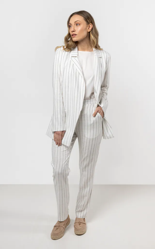 cream cigarette pants Regular-fit cigarette-leg linen trousers - MODEL IN RUNWAY SAMPLE SIZE XS Details Cream cigarette high-waisted pants |