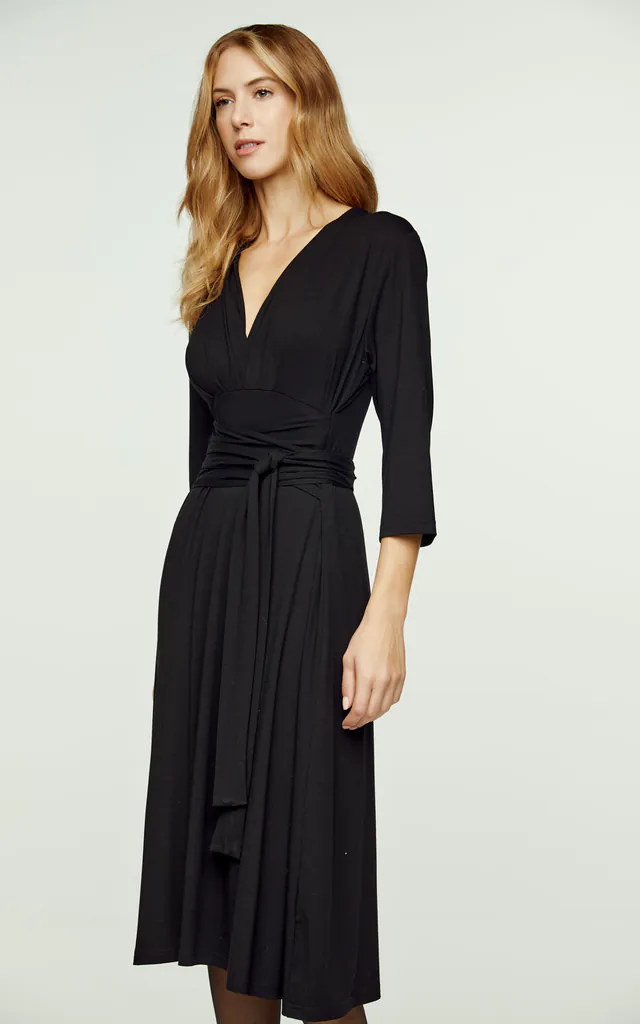 Black Empire Line Dress with Belt | Conquista Fashion | SilkFred Black Empire Line Dress with Belt | Conquista Fashion | SilkFred