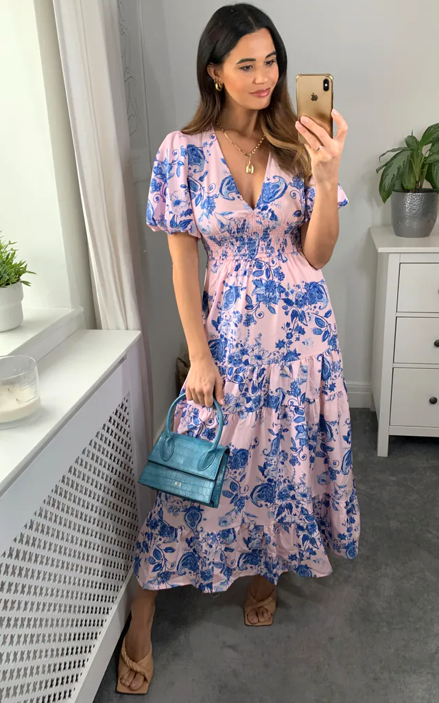 Blue floral print V-neck smock midi dress in light pink | D.Anna | SilkFred Blue floral print V-neck smock midi dress in light pink | D.Anna | SilkFred