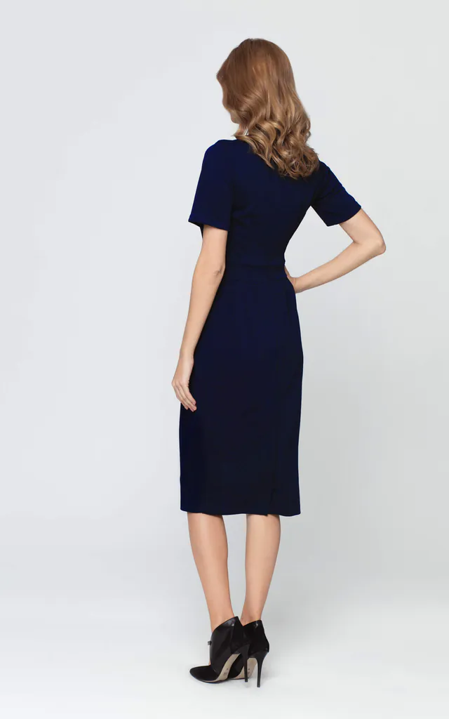 Elegant Midi Shift Dress with V-Neck and Short Sleeve in Navy Blue | Bergamo | SilkFred Elegant Midi Shift Dress with V-Neck and Short Sleeve in Navy Blue | Bergamo | SilkFred