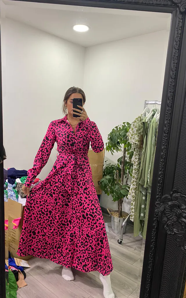 Brielle Long Sleeve Shirt Maxi Dress Pink Leopard | Girl In Mind | SilkFred Brielle Long Sleeve Shirt Maxi Dress Pink Leopard | Girl In Mind | SilkFred