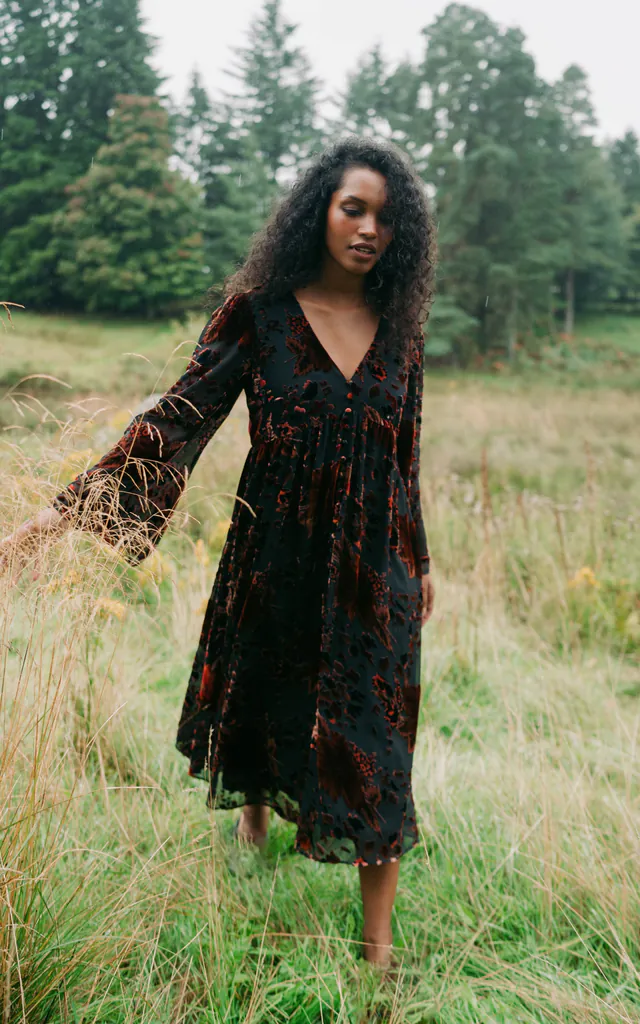 Rooms on Fire Devore Midi Dress | Little Lies | SilkFred Rooms on Fire Devore Midi Dress | Little Lies | SilkFred