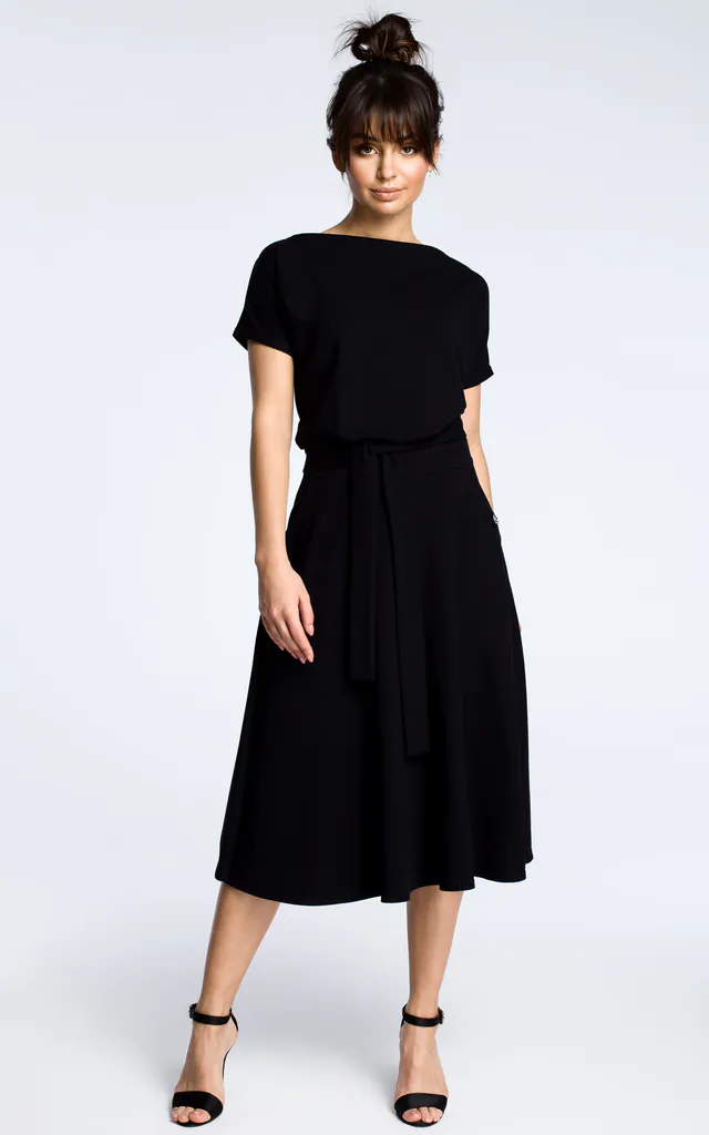 Black midi dress with loose-fitting top | MOE | SilkFred Black midi dress with loose-fitting top | MOE | SilkFred