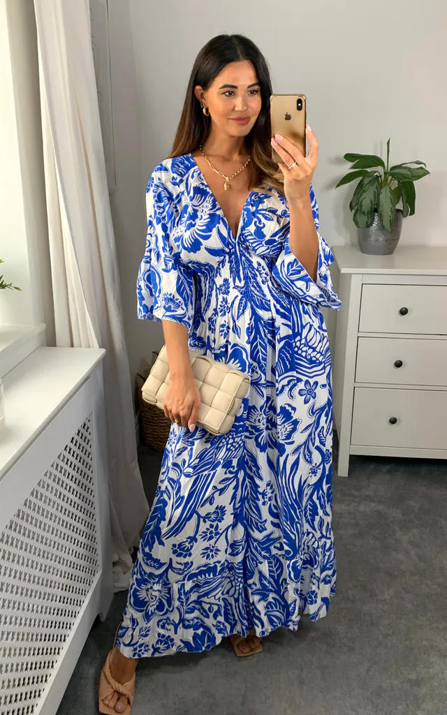Oversized V Neck Detailed Floral Print Maxi Dress in Blue and White | HOXTON GAL | SilkFred Oversized V Neck Detailed Floral Print Maxi Dress in Blue and White | HOXTON GAL | SilkFred